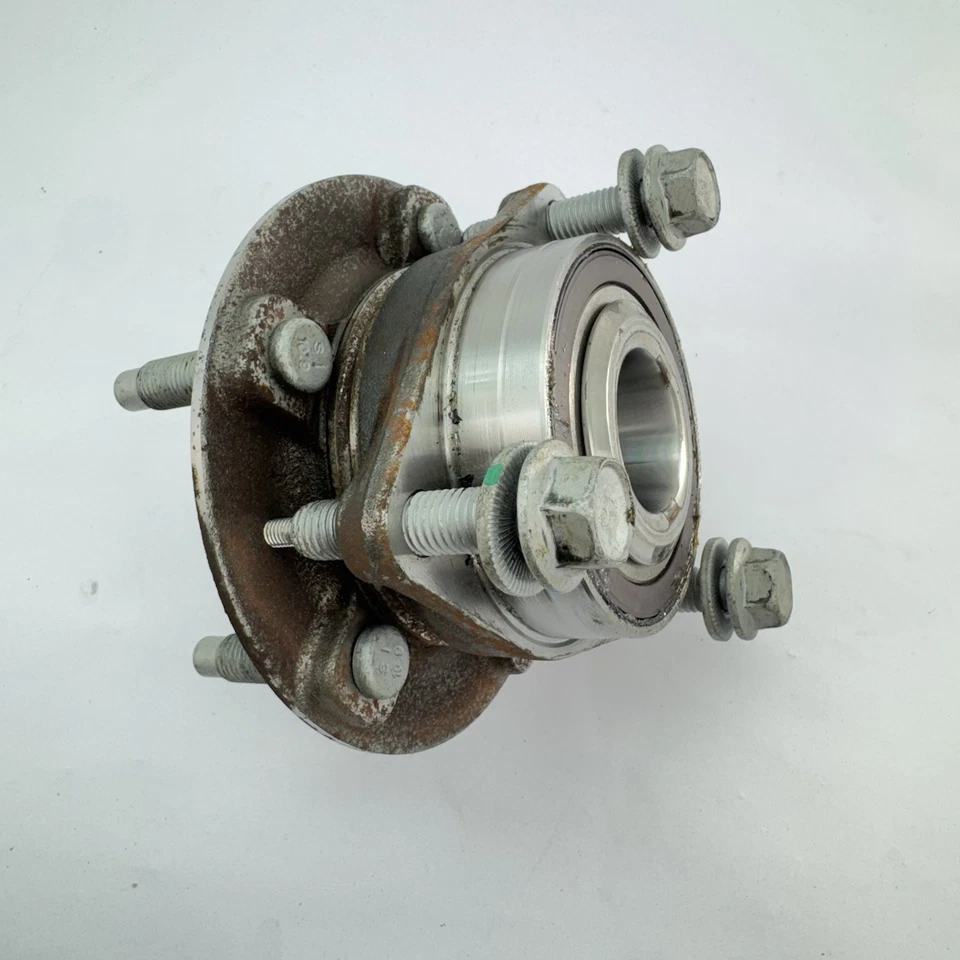 2021-2025 CHEVROLET TRAILBLAZER FRONT RIGHT PASSENGER SIDE WHEEL HUB BEARING OEM - Image 1 of 4