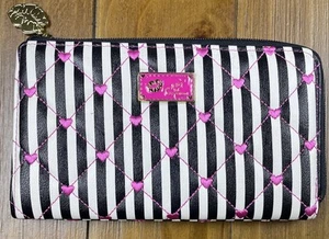 💋Luv Betsey Johnson Black White Pink Quilted Hearts Wallet - Picture 1 of 9