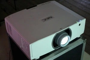 *Nec NP-PA703W+NP13ZL*Beamer Projektor projector 8000:1 7000 Lumen 3D HDMI HD4K - Picture 1 of 19
