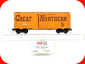 N Scale ***GREAT NORTHERN*** CIRCUS 40' Box Car, GN 19038 --- MICRO TRAINS 20166 - Picture 1 of 5