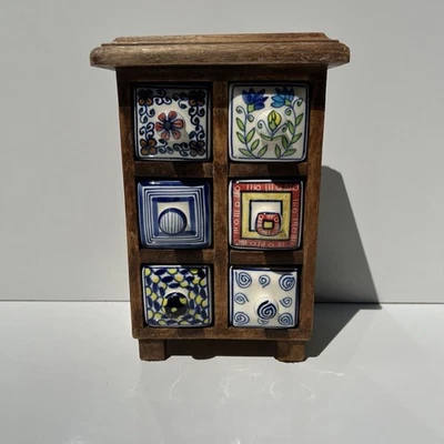 Mueble boticario vintage Pier 1 de madera con 6 cajones de cerámica Foto 1 de 4