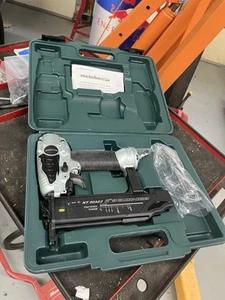 HITACHI NEW!! 2" 50mm Brad Nailer NT 50AE2 - Imagen 1 de 5
