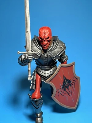 Cabeza de calavera roja con espada pintada para legiones míticas Foto 1 de 2