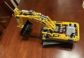 LEGO TECHNIC: Motorized Excavator (8043)