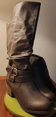 Journee Collection Mujer ALTO Botas WC TALLA 9 1/2 MARRÓN OSCURO Nuevas Foto 1 de 4