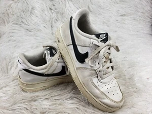 Nike Air Force 1 weiß schwarz Turnschuhe CV4596-100 Junior Jugend Größe 2Y  - Bild 1 von 6
