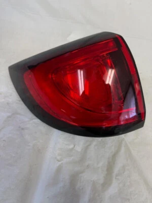 Luz trasera exterior izquierda lado conductor Chrysler Pacifica 2017-2019 con LED OEM LH Foto 1 de 4