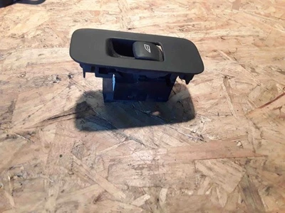 VOLVO V40 Hatchback Front Left Door Window Switch 1303822 2.50 Petrol 23577422 - Image 1 of 3