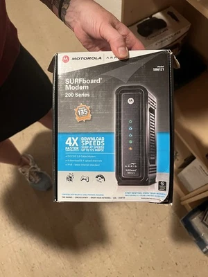 ARRIS/Motorola SURFboard SB6121 DOCSIS 3.0 Cable Modem - Image 1 of 4