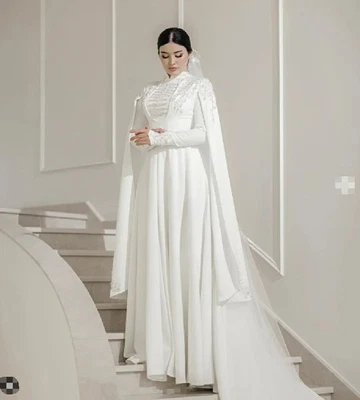 Vestidos de novia musulmanes de lujo cuello alto mangas largas apliques de satén vestidos de novia Foto 1 de 4