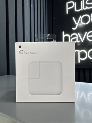 Genuine Apple 30W USB-C MacBook/iPhone/iPad Pro UK Wall Charger Power Adapter - Image 1 of 3