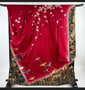 Kimono japonés FURISISODE.Seda pura.Bordado. negro oro rojo 169cm. - Imagen 1 de 6