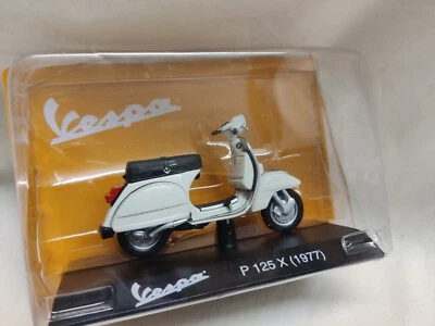 Vespa 1977 - P 125 X - White - 1:18 - Magazine Models - Image 1 of 3