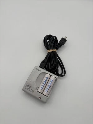 Cargador de batería Nikon MH-72 Ni-MH para baterías recargables Ni-MH AA Foto 1 de 4