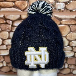 Notre Dame Fighting Irish New Era Damen Cozy Cable Knit Beanie - Bild 1 von 11