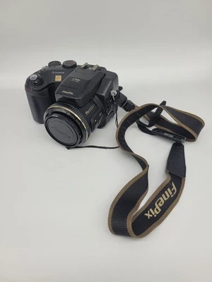 Fujifilm FinePix S7000 Digital Camera Sold As Spares Or Repairs Please Read - Image 1 of 4