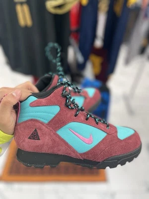 Bota Nike ACG talla 6,5 Foto 1 de 4