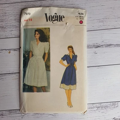 Vogue 7970 Vintage Sewing Pattern Misses Loose Fitting Blousen Dresses Size 14 - Image 1 of 3