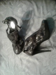 Calvin Klein Savannah-Tacones de aguja Estampado Piel Snke Para mujer talla 8 M - Imagen 1 de 4