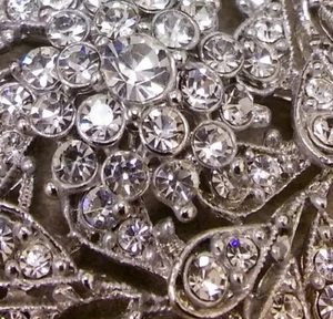 VINTAGE 50'S CLEAR RHINESTONE BROOCH PIN - Picture 1 of 5