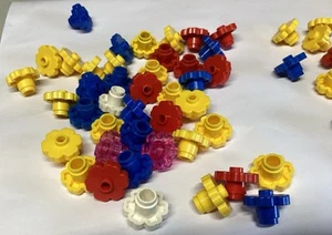 64 Piezas LEGO 4728 Planta Flor 2 x 2 Redondeado Abierto y Cerrado Tachuelas Colores - Imagen 1 de 3