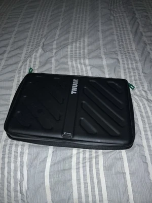 Thule Laptop Case Semi-Soft Shell Zippered Case Sleeve 15” 15 Inch See Pics - Image 1 of 4