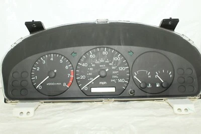 Cuadro de instrumentos velocímetro medidor de panel 98 99 Mazda 626 56.633 millas Foto 1 de 4