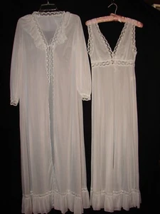 Vintage White Vanity Fair Nightgown /Robe Peignoir Set size 32 Small wedding - Picture 1 of 8