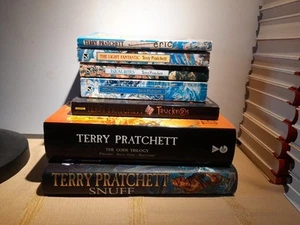 Terry Pratchett 7 Book Bundle, 2 Hardbacks + 5 Paperbacks Discworld Fantasy - Picture 1 of 22