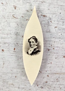 Vintage Lydia Pinkham Celluloid Tatting Shuttle Lace Tool Vegetable Compound 20s - Picture 1 of 7