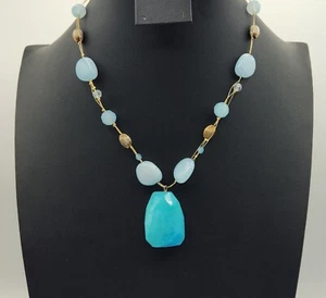 Hermoso Collar de Piedra Forma Libre de Calcedonia con Tono Dorado Estonado - Imagen 1 de 4