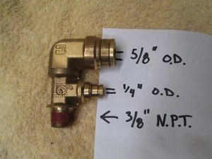 Parker 189PMTR10-4-6, D.O.T. Dual Port 90, 5/8" x 1/4" x 3/8" M.N.P.T. B6 - Picture 1 of 6