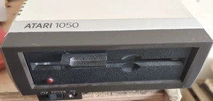 Unidad de disco Atari 1050 (+ fuente de alimentación y Sio) condición de trabajo 130 600 800 XL XE 045 - Imagen 1 de 7