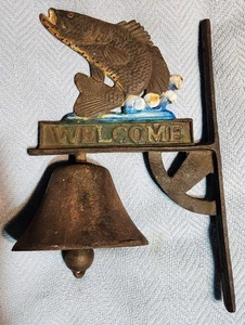 Vintage rustikale Yankee Forge Gusseisen Abendessen Glocke Wandhalterung *Willkommen* Barsch Fisch - Bild 1 von 8