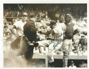 RALPH HOUK PSA/DNA SIGNED ORIGINAL 1963 UPI WIRE PHOTOGRAPH AUTOGRAPHED YANKEES - Picture 1 of 3