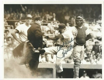 RALPH HOUK PSA/DNA SIGNED ORIGINAL 1963 UPI WIRE PHOTOGRAPH AUTOGRAPHED YANKEES - Image 1 of 3