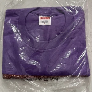T-shirt Supreme X Mf Doom viola polvere FW23 taglia grande nuova sigillata L - Foto 1 di 6