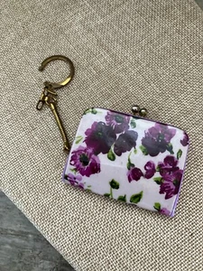 Vintage Mini Coin Purse 1960s 70s Purple Flowers Snap Closure Keychain - Picture 1 of 4