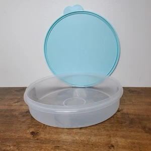 Tupperware Round Pie Keeper with Pastel Teal Butterfly Lid FreezerSmart Cupcak - Picture 1 of 5