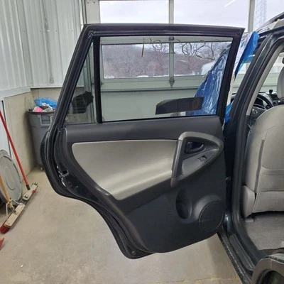 RAV 4     2010 Door Trim Panel Rear 1080228 Foto 1 de 4