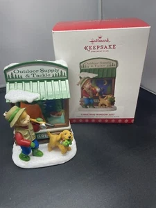 Hallmark Christmas Window 2017 KOC Andenken Outdoor Supply and Tackle Angeln - Bild 1 von 5