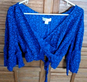 Band of Gypsies Womens Medium Crop Blouse Top Bell 3/4 Sleeves Floral Blue - Picture 1 of 8