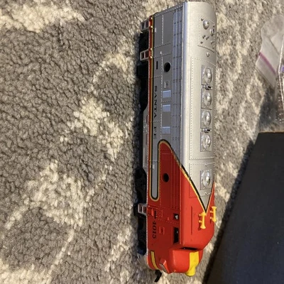 Bachmann HO Gauge SANTA FE 307 Diesel Locomotive Engine  - Image 1 of 2