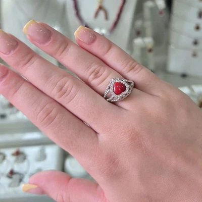 Anello Con Cuore In Corallo Rosso, Montatura Regolabile, Argento 925 E Zirconi - Immagine 1 di 4