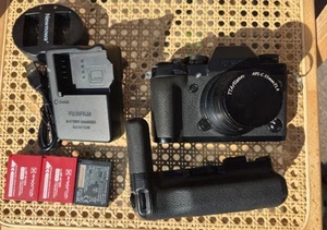 FUJIFILM X-T3 + Vertical Grip + Accessories - Picture 1 of 22