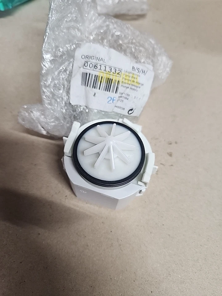 Nuevo. OEM. Bomba de drenaje para lavavajillas Bosch Thermador 00611332 1 Foto 1 de 4