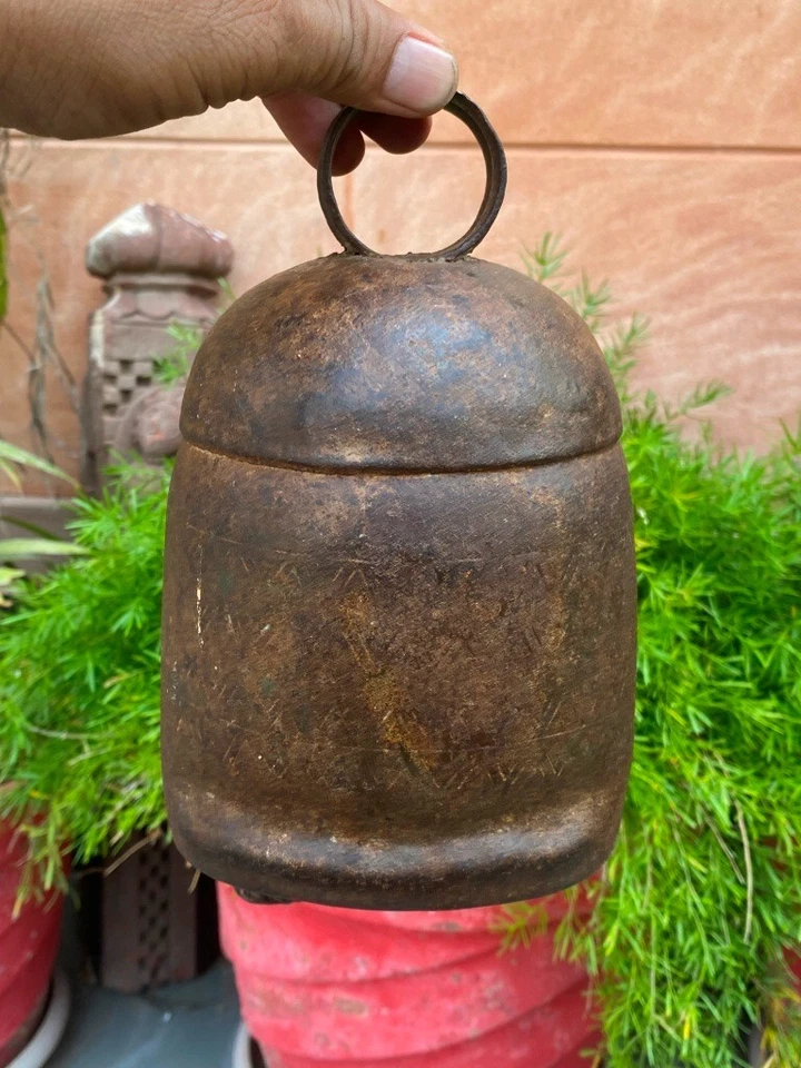 Campana ráfaga fina de hierro forjada a mano antigua rara de 1700 8 x 5 '' Foto 1 de 4
