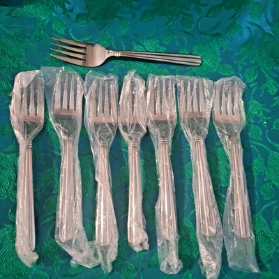 Juego de 8 tenedores de ensalada Oneida inoxidables North Bay NUEVOS EN PLÁSTICO Foto 1 de 3