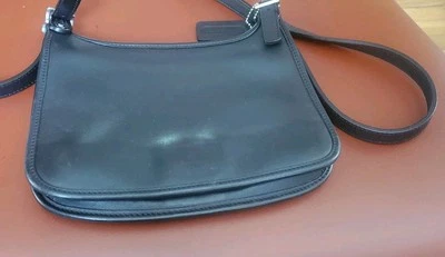 Bolso Bandolera Plano Coach 9132 Cuero Negro Casi Como Nuevo EE. UU.  Foto 1 de 3