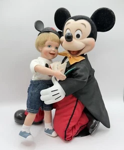 SELTEN "EINE Umarmung für Mickey" Ashton Drake Galleries Disney Porzellan Puppe Set - Bild 1 von 18